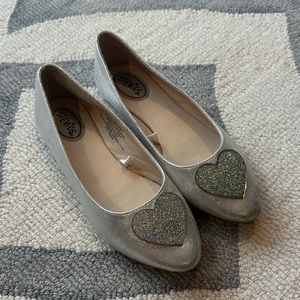 Stevies Silver Glitter Heart Flats Girls size 4